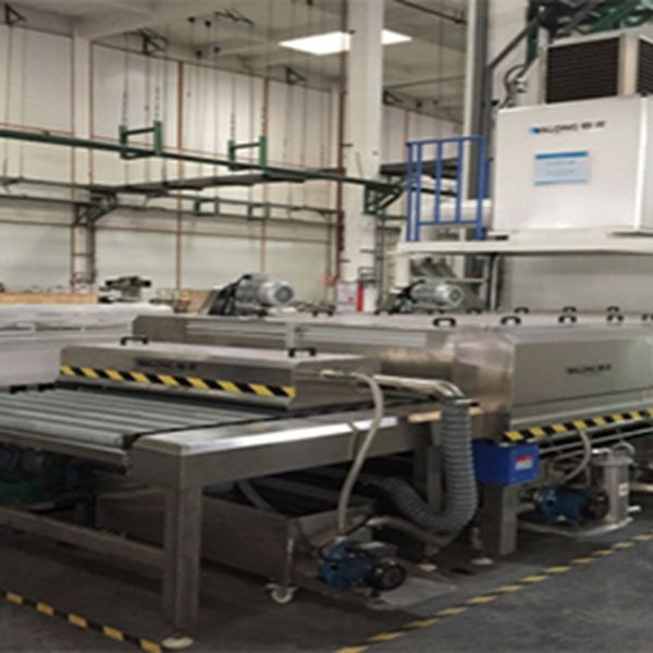 Taller de producción de vidrio de la empresa Intex Glass